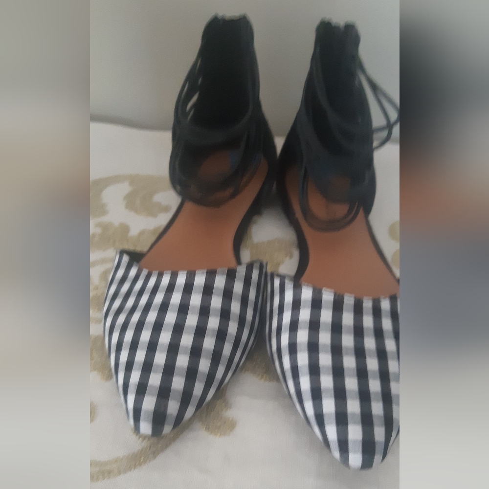 NWOT Size 7.5 Rampage Black and White Flats with Gingham Pattern